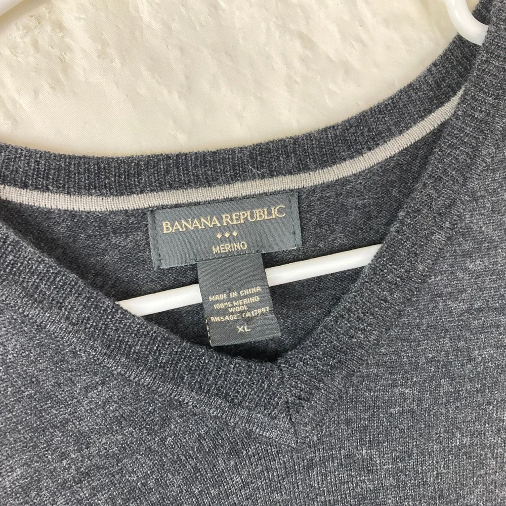 Banana Republic Sweater Vest Mens L XL Gray‎ 100% Merino Wool V-Neck Knit Preppy